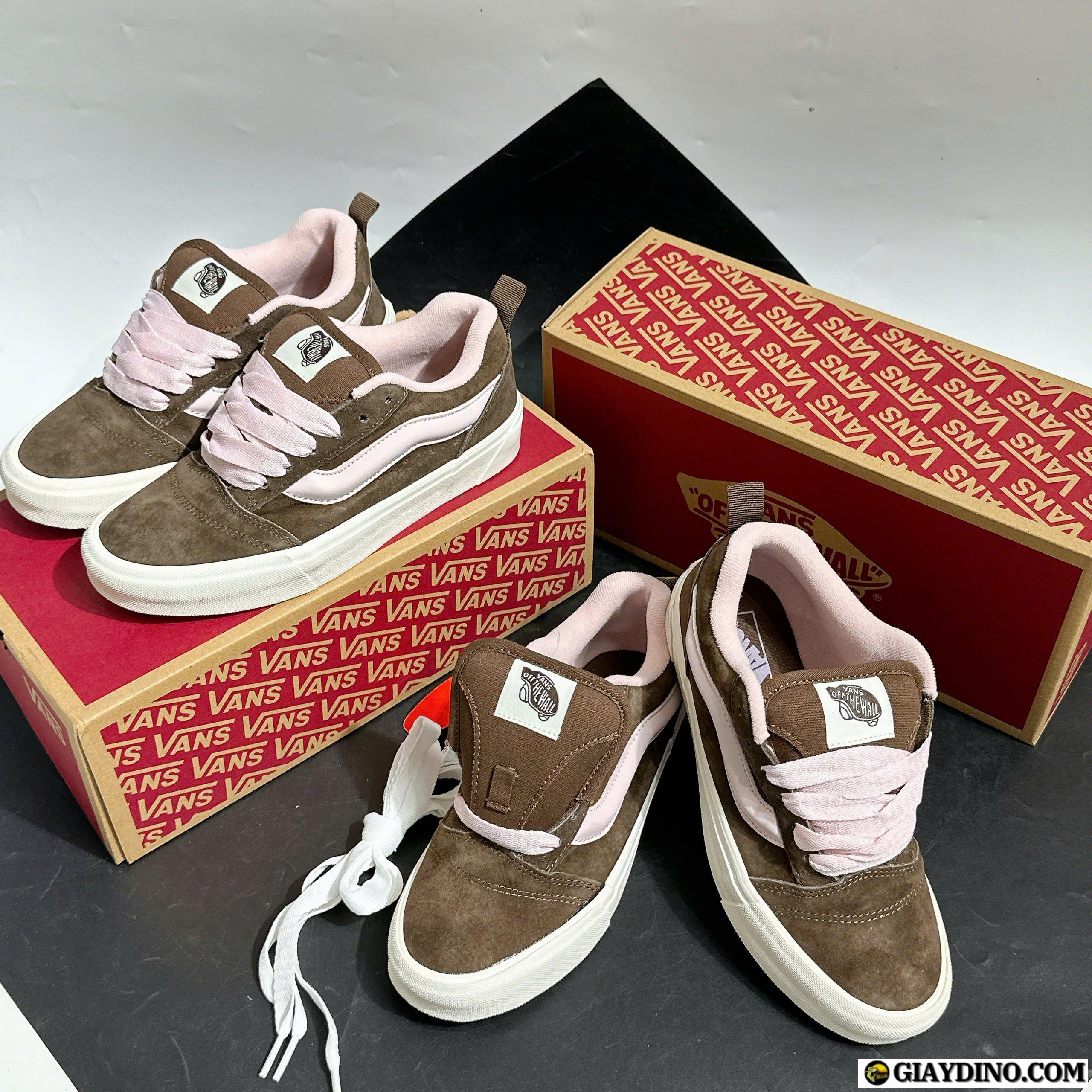 Giày Vans KNU Skool Dark Brown Nâu Da Lộn Kèm Dây Hồng Trắng Giày Vans KNU Skool Dark Brown Nâu Da Lộn Kèm Dây Hồng Trắng